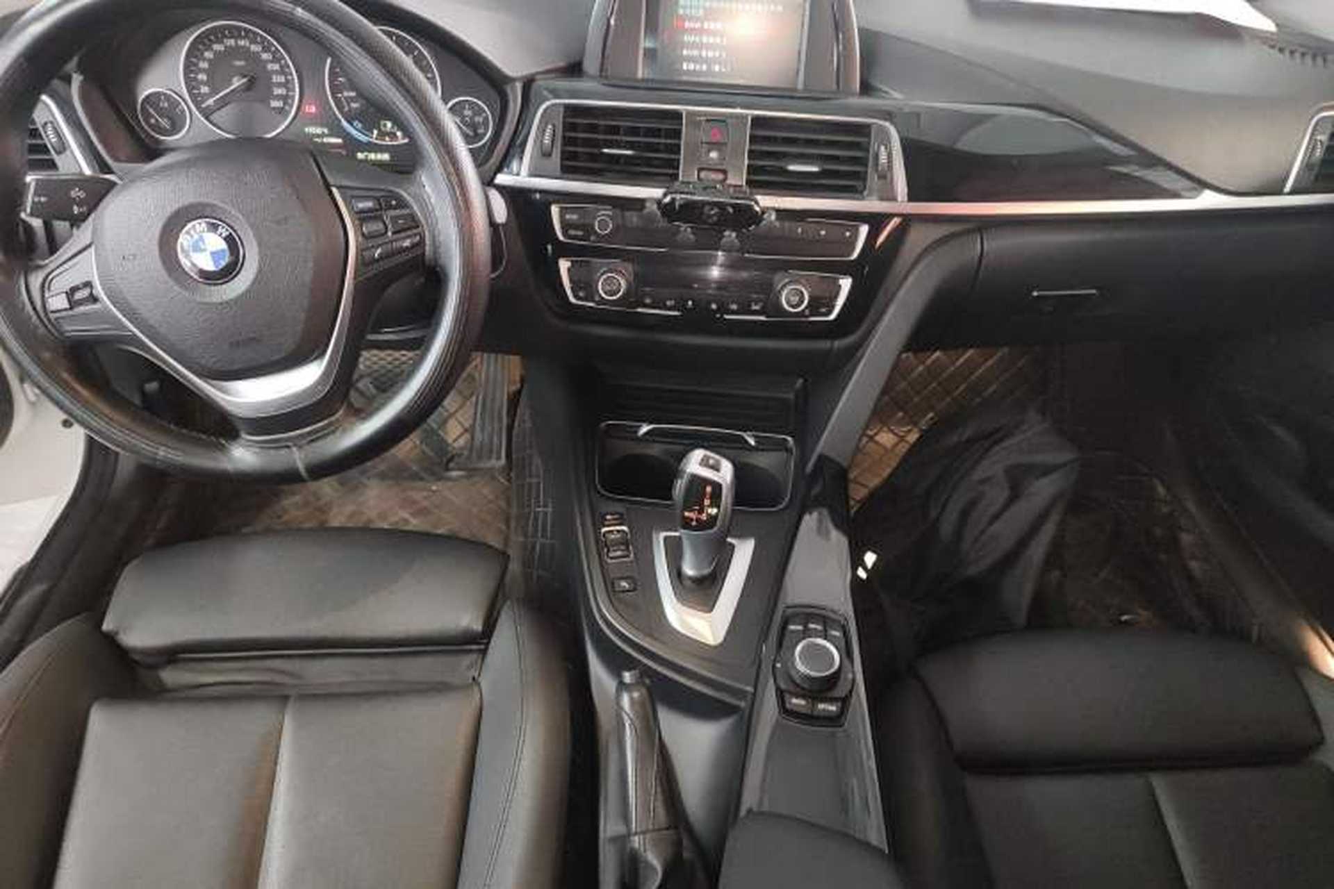Used BMW 3 Series GT 2018 320i Sport Edition Audio And AC Panel