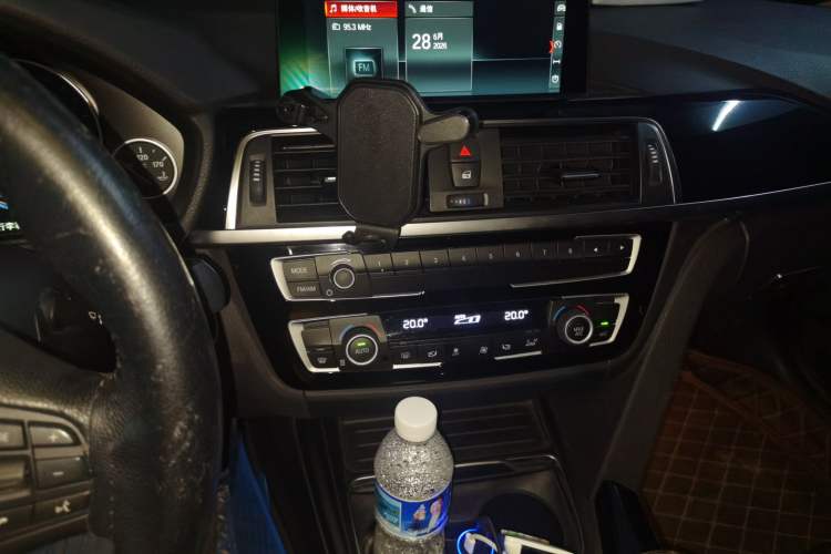 Used BMW 3 Series GT 2018 320i Sport Edition Audio And AC Panel