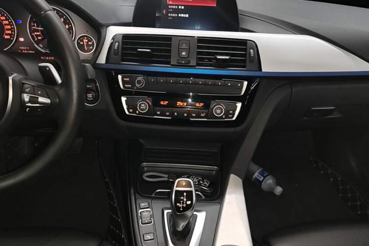 Used BMW 3 Series GT 2018 320i M Sport Edition Audio And AC Panel