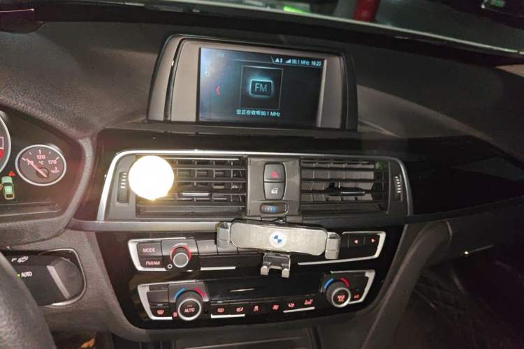 Used BMW 3 Series GT 2018 320i Sport Edition Audio And AC Panel