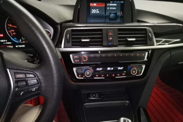Used BMW 3 Series GT 2018 320i Sport Edition Audio And AC Panel