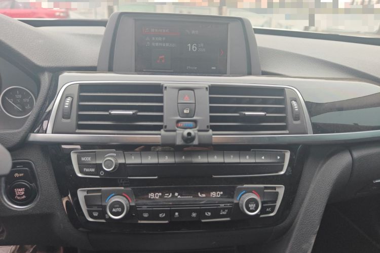 Used BMW 3 Series GT 2018 320i Sport Edition Audio And AC Panel