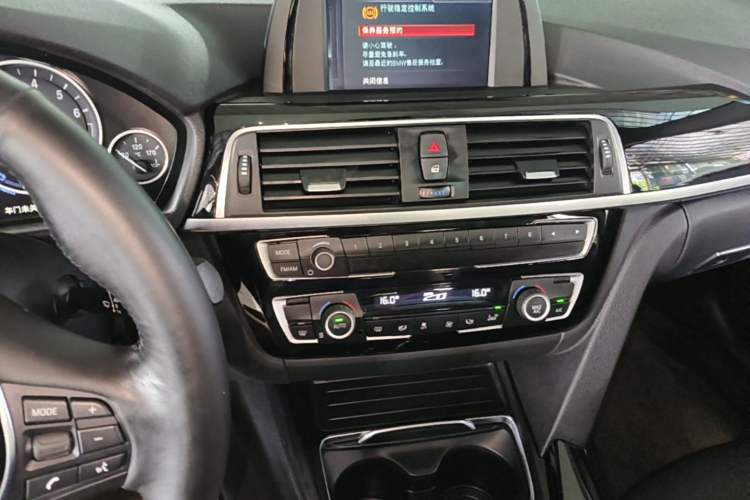 Used BMW 3 Series GT 2018 320i Sport Edition Audio And AC Panel