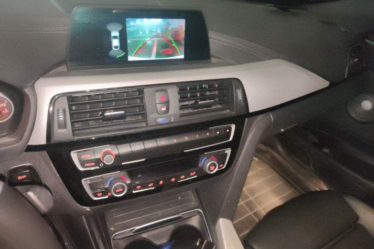 Used BMW 3 Series GT 2018 320i M Sport Edition Audio And AC Panel