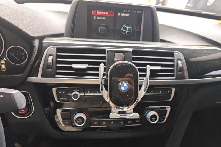 Used BMW 3 Series GT 2018 320i Sport Edition Audio And AC Panel