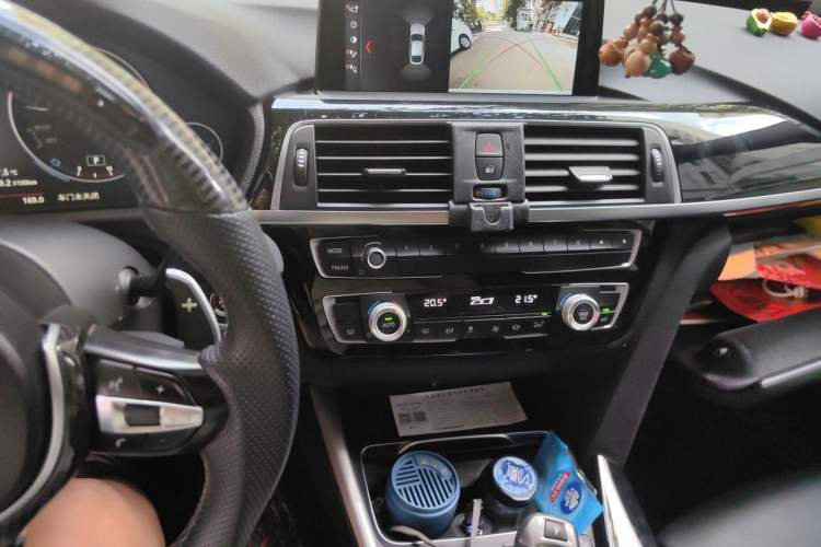 Used BMW 3 Series GT 2018 320i Sport Edition Audio And AC Panel