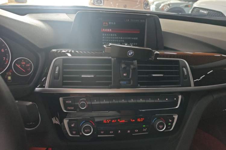 Used BMW 3 Series GT 2018 320i Sport Edition Audio And AC Panel