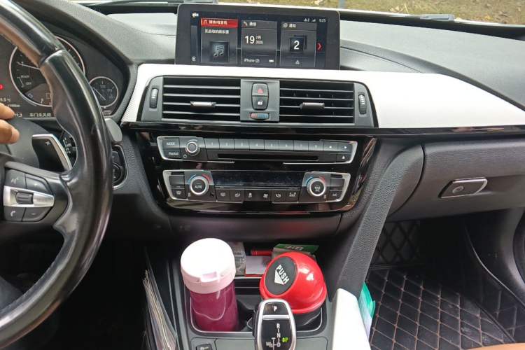 Used BMW 3 Series GT 2018 320i M Sport Edition Audio And AC Panel