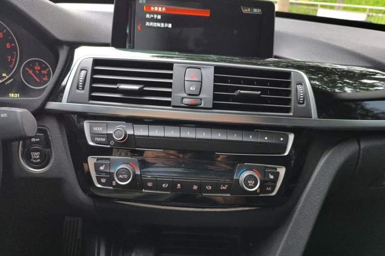 Used BMW 3 Series GT 2018 320i Sport Edition Audio And AC Panel