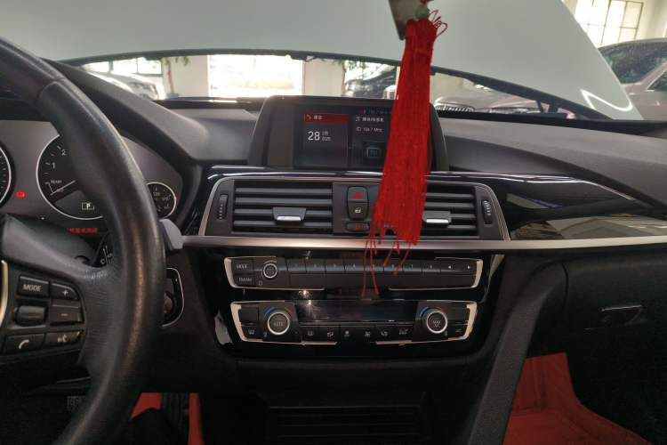 Used BMW 3 Series GT 2018 320i Sport Edition Audio And AC Panel