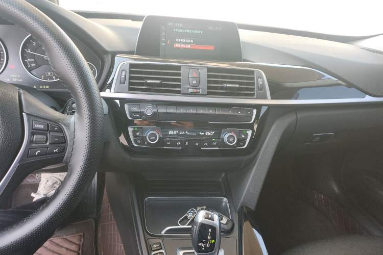 Used BMW 3 Series GT 2018 320i Sport Edition Audio And AC Panel