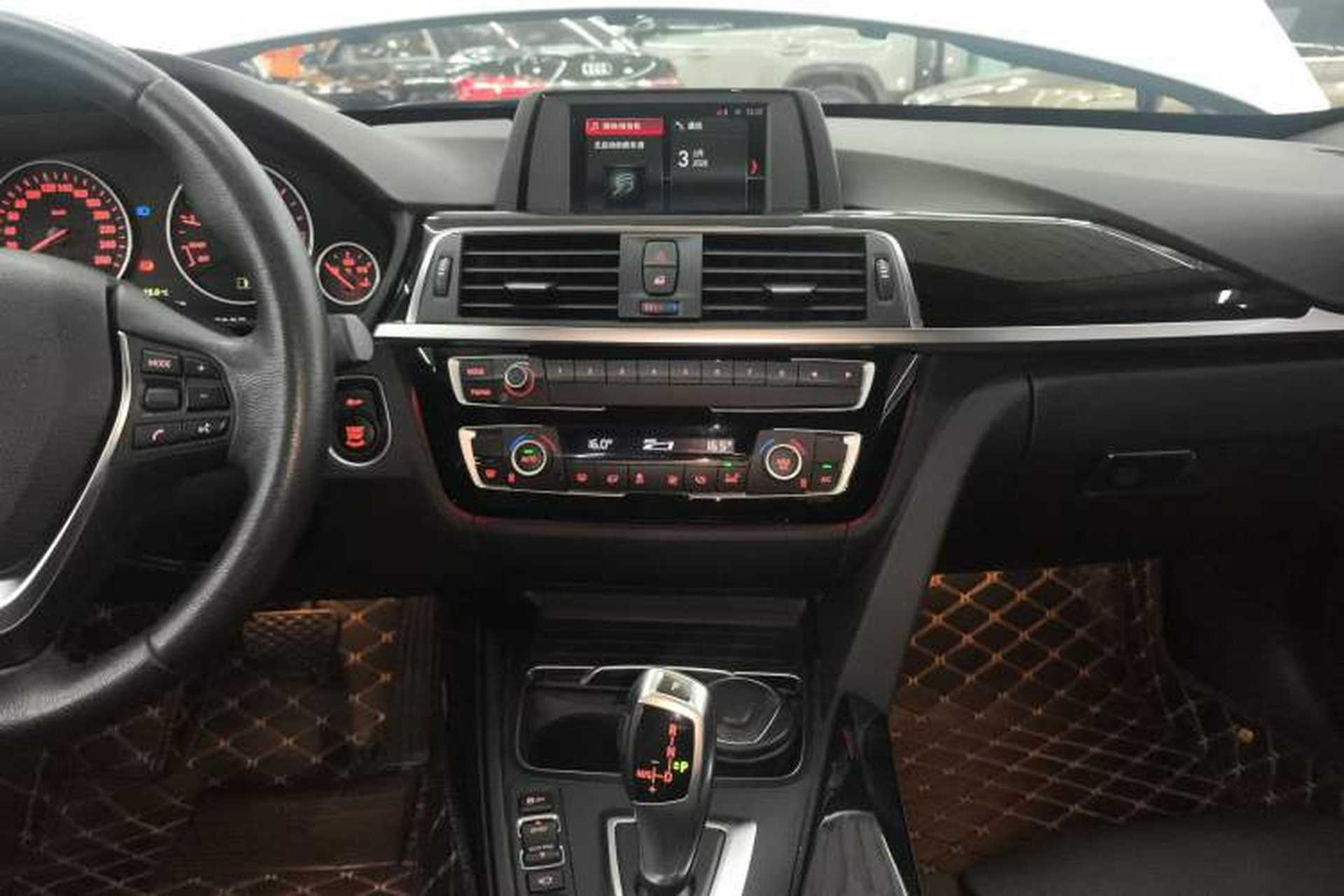 Used BMW 3 Series GT 2018 320i Sport Edition Audio And AC Panel