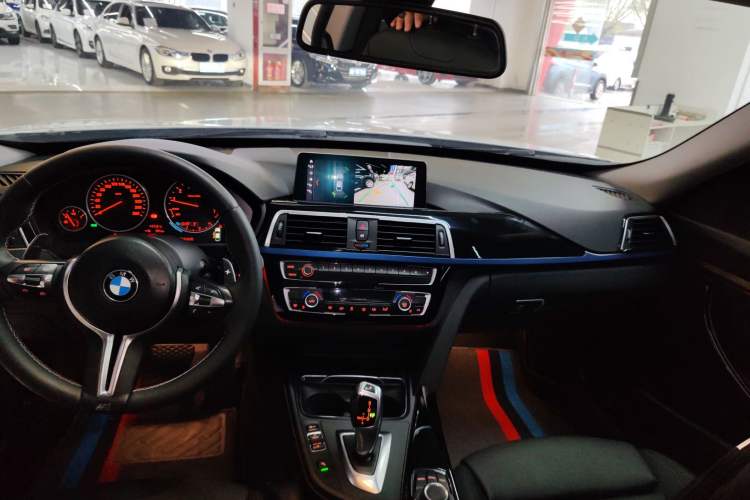 Used BMW 3 Series GT 2018 320i Sport Edition Audio And AC Panel