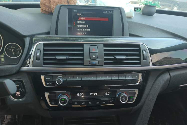 Used BMW 3 Series GT 2018 320i Sport Edition Audio And AC Panel