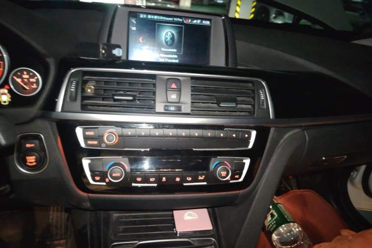 Used BMW 3 Series GT 2018 320i Sport Edition Audio And AC Panel