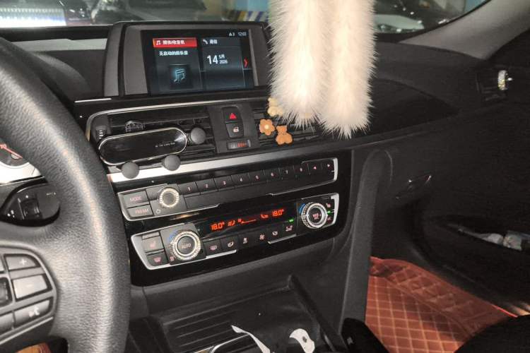 Used BMW 3 Series GT 2018 320i Sport Edition Audio And AC Panel