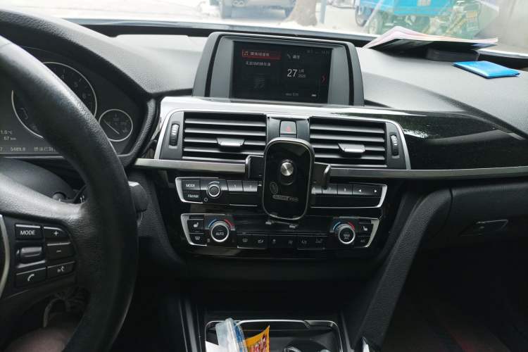 Used BMW 3 Series GT 2018 320i Sport Edition Audio And AC Panel