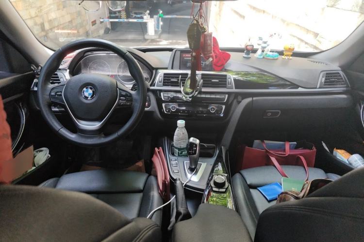 Used BMW 3 Series GT 2018 320i Sport Edition Center Console