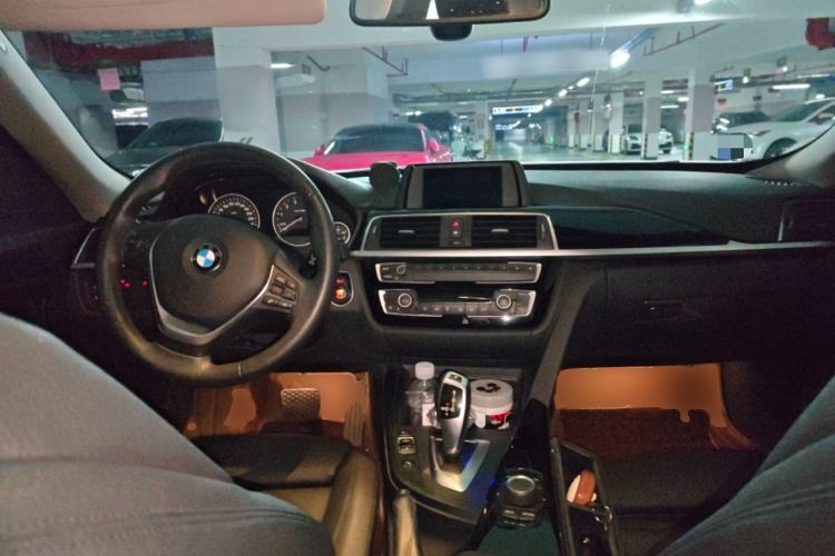 Used BMW 3 Series GT 2018 320i Sport Edition Center Console