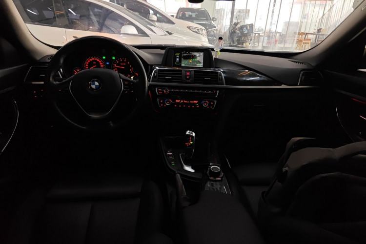 Used BMW 3 Series GT 2018 320i Sport Edition Center Console