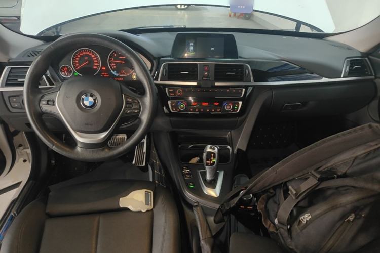 Used BMW 3 Series GT 2018 320i Sport Edition Center Console