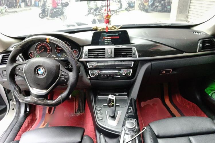 Used BMW 3 Series GT 2018 320i Sport Edition Center Console