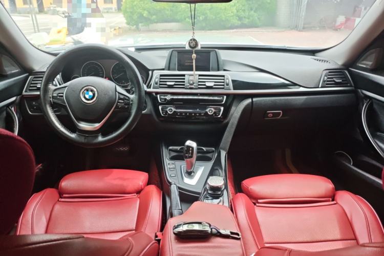 Used BMW 3 Series GT 2018 320i Sport Edition Center Console
