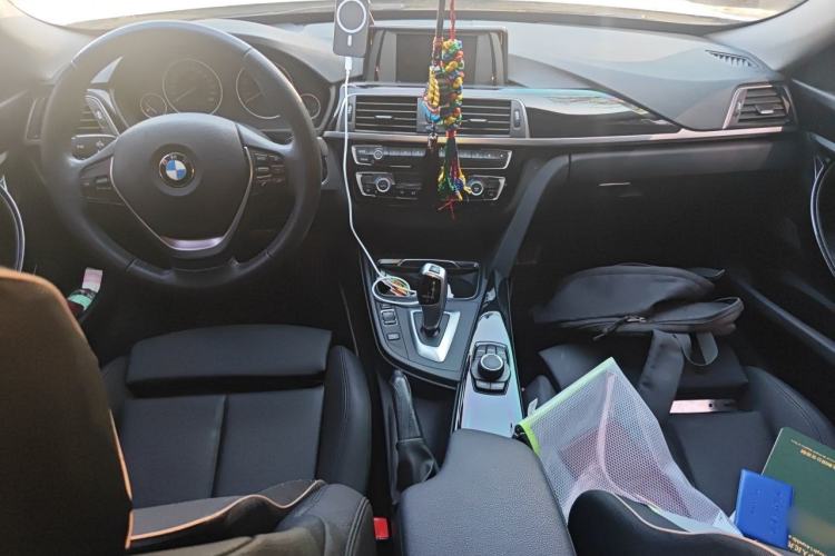 Used BMW 3 Series GT 2018 320i Sport Edition Center Console