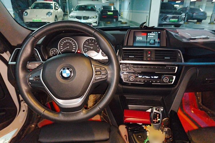 Used BMW 3 Series GT 2018 320i Sport Edition Center Console