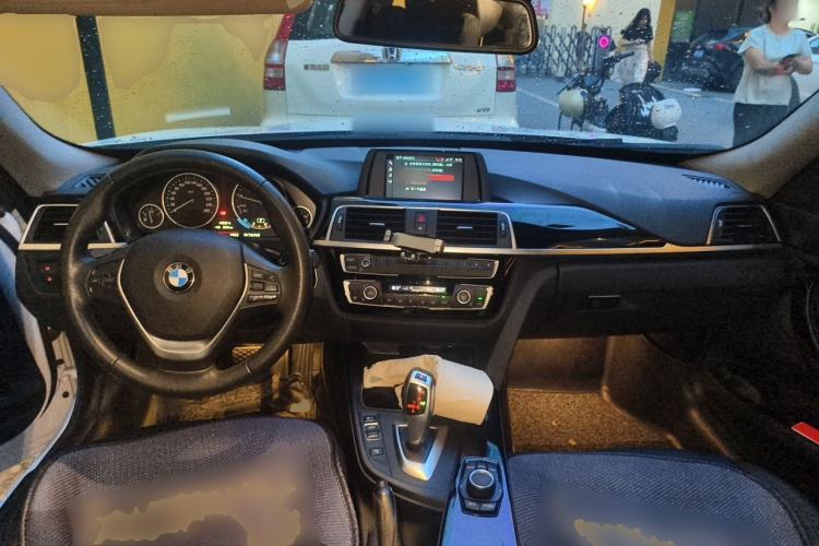 Used BMW 3 Series GT 2018 320i Sport Edition Center Console