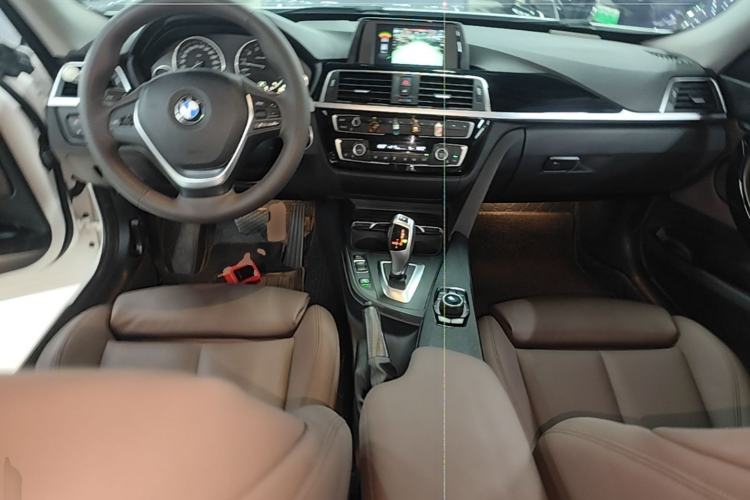 Used BMW 3 Series GT 2018 320i Sport Edition Center Console