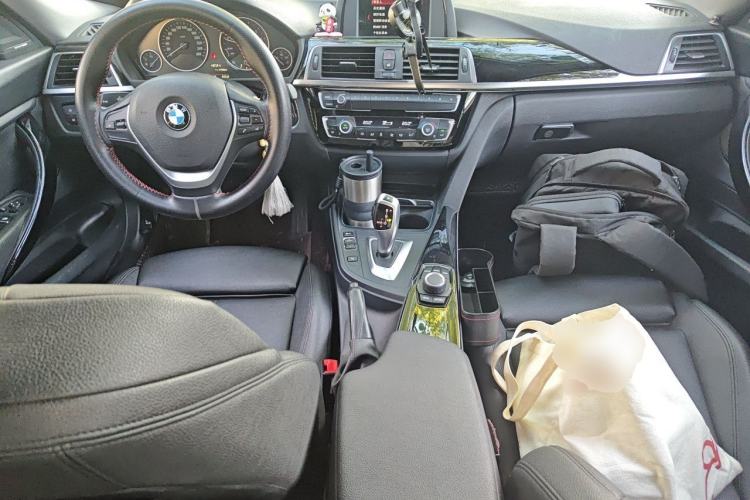 Used BMW 3 Series GT 2018 320i Sport Edition Center Console