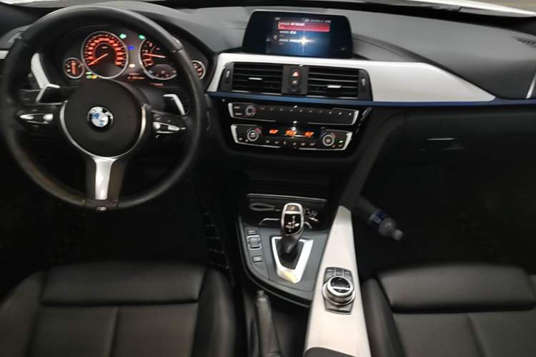 Used BMW 3 Series GT 2018 320i M Sport Edition Center Console