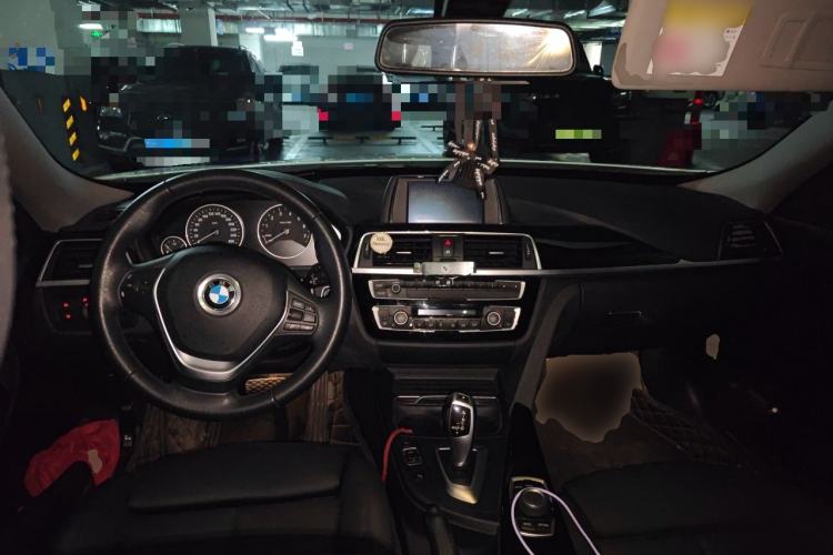 Used BMW 3 Series GT 2018 320i Sport Edition Center Console