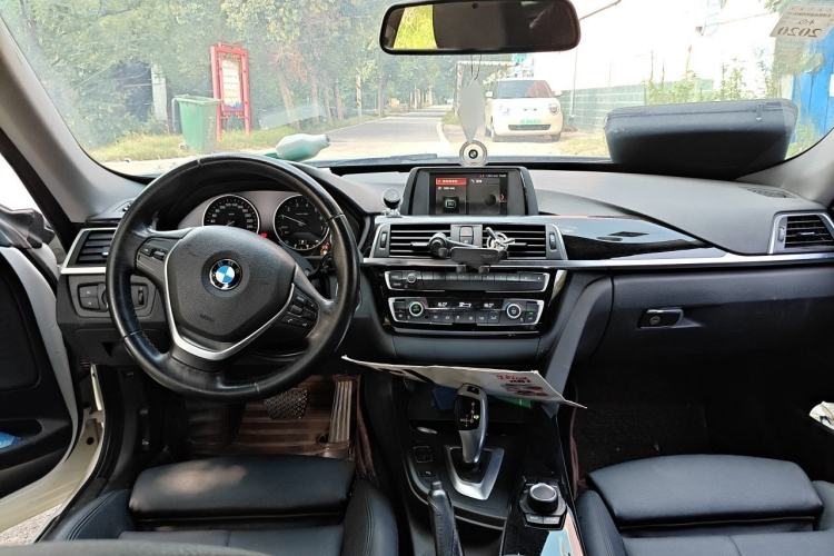 Used BMW 3 Series GT 2018 320i Sport Edition Center Console