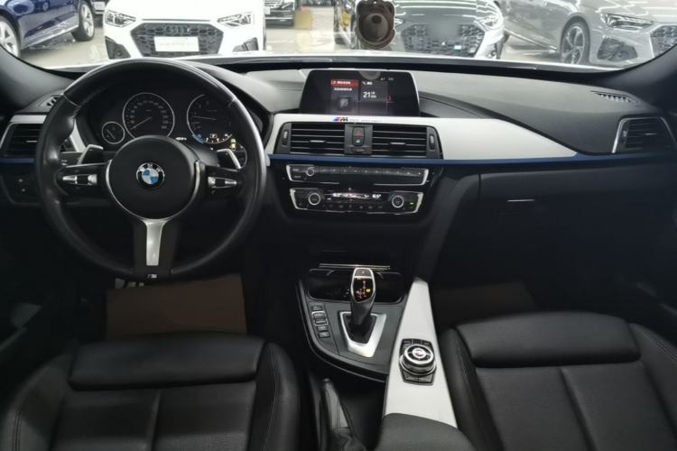 Used BMW 3 Series GT 2018 320i Sport Edition Center Console