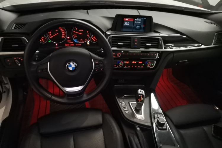 Used BMW 3 Series GT 2018 320i Sport Edition Center Console