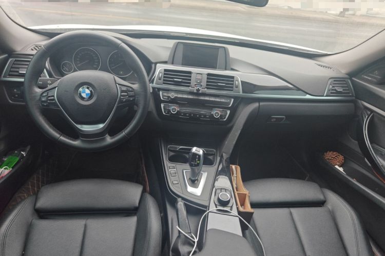Used BMW 3 Series GT 2018 320i Sport Edition Center Console