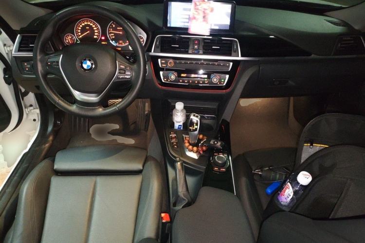 Used BMW 3 Series GT 2018 320i Sport Edition Center Console