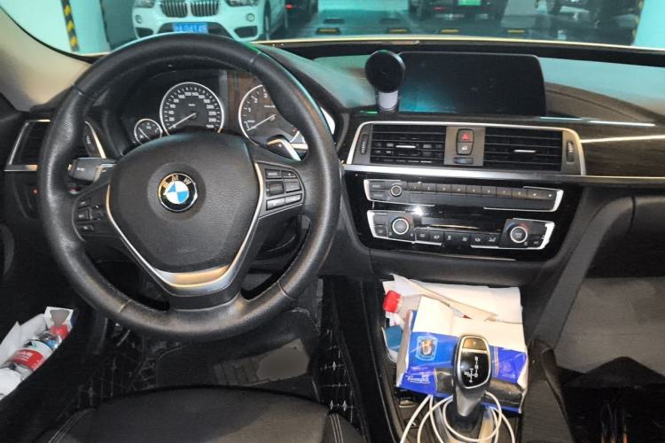 Used BMW 3 Series GT 2018 320i Luxury Design Package Center Console