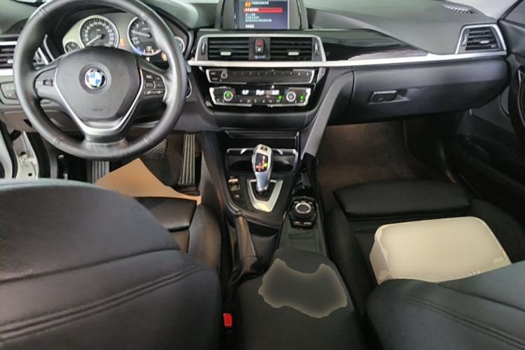 Used BMW 3 Series GT 2018 320i Sport Edition Center Console