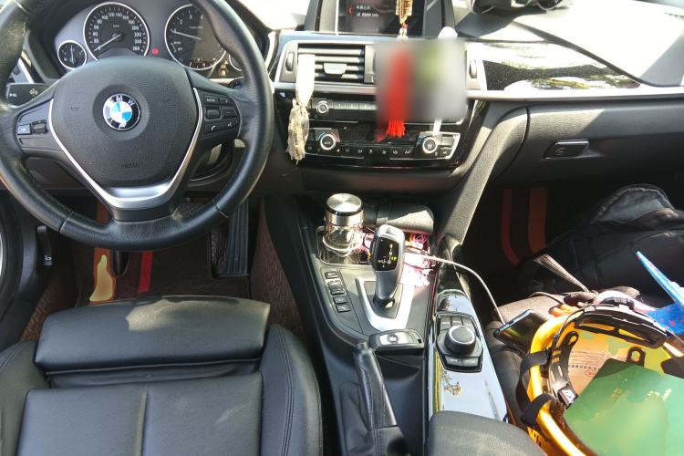 Used BMW 3 Series GT 2018 320i Sport Edition Center Console