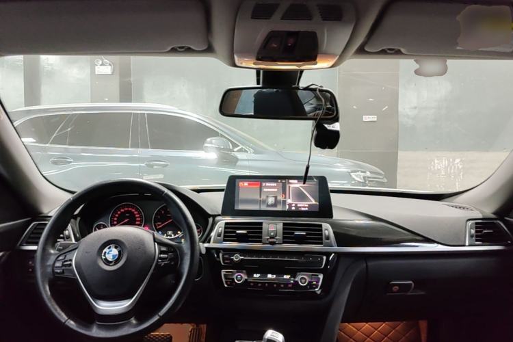 Used BMW 3 Series GT 2018 320i Sport Edition Center Console