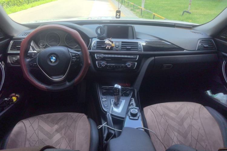 Used BMW 3 Series GT 2018 320i Sport Edition Center Console