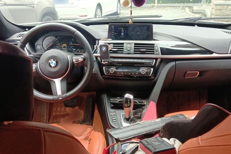 Used BMW 3 Series GT 2018 320i Sport Edition Center Console