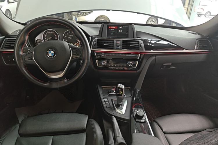 Used BMW 3 Series GT 2018 320i Sport Edition Center Console
