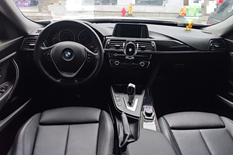 Used BMW 3 Series GT 2018 320i Sport Edition Center Console