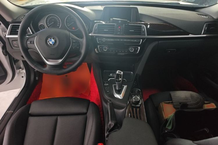 Used BMW 3 Series GT 2018 320i Sport Edition Center Console