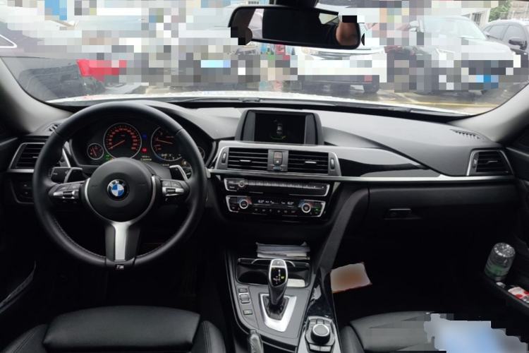Used BMW 3 Series GT 2018 320i Sport Edition Center Console