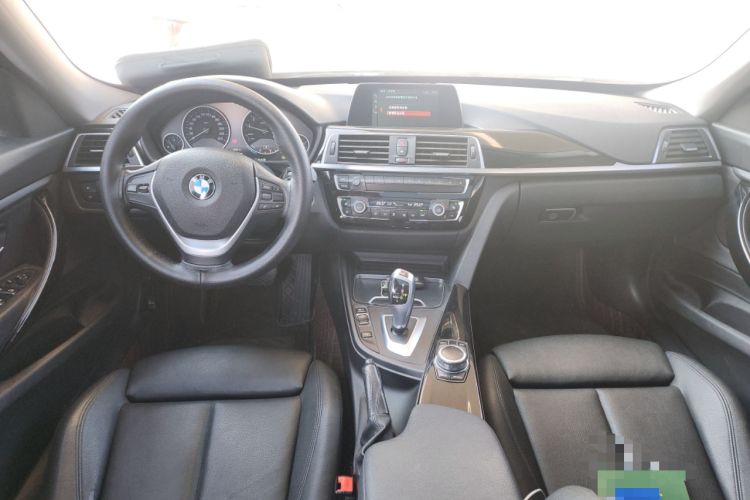 Used BMW 3 Series GT 2018 320i Sport Edition Center Console